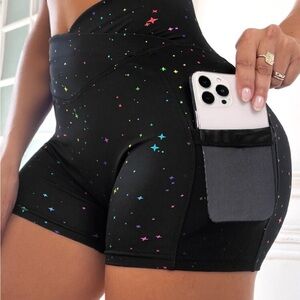 Black Star Print High-Waisted Shorts with Pocket
